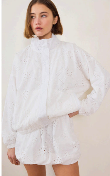 Voyant
Commomplace
crush windbreaker